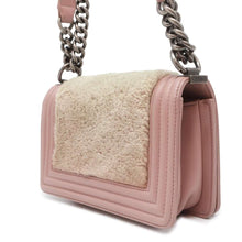 将图像加载到图库查看器中，CHANEL Boy Chanel ChainShoulder Pink Leather Fur
