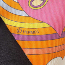 Load image into Gallery viewer, HERMES Twilly Flying Carre Carres Volants Orange/Rose Malabar/Mauve Silk100%
