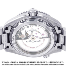 将图像加载到图库查看器中，OMEGA Seamaster Planet Ocean W43.5mm TI Gray Dial 215.90.44.21.99.001
