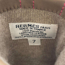 将图像加载到图库查看器中，HERMES H stitch gloves Size 7 Etoupe/Framboise Lambskin
