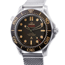 将图像加载到图库查看器中，OMEGA Seamaster Diver300 Co-Axial Master Chronometer 007 W42mm Ti Brown Dial 210.90.42.20.01.001
