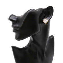 Load image into Gallery viewer, Van Cleef &amp; Arpels Vintage Alhambra Earring VCARA44100 18K Yellow Gold
