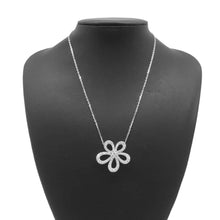 将图像加载到图库查看器中，Van Cleef &amp; Arpels Flower lace Pendant VCARP05200 18K White Gold
