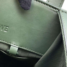 将图像加载到图库查看器中，LOEWE hammock Green A538H13X02 Leather Size compact
