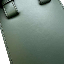 将图像加载到图库查看器中，LOEWE hammock Green A538H13X02 Leather Size compact
