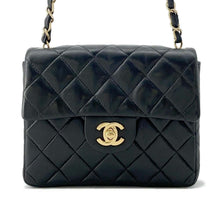 将图像加载到图库查看器中，CHANEL Mini Matelasse Single Flap ChainShoulder Bag Black A01115 Lambskin
