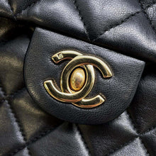 将图像加载到图库查看器中，CHANEL Mini Matelasse Single Flap ChainShoulder Bag Black A01115 Lambskin
