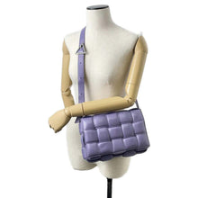 将图像加载到图库查看器中，Bottega Veneta Maxi INTRECCIATO Paddet Cassette Shoulder Bag Purple 591970 Lambskin
