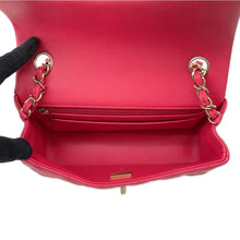 Load image into Gallery viewer, CHANEL Matelasse Single Flap ChainShoulder Bag Pink A69900 Lambskin Size 20
