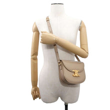 将图像加载到图库查看器中，CELINE Triomphe Busus Claire Shoulder Bag Beige 110413BF4 Leather
