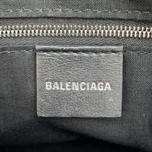 将图像加载到图库查看器中，BALENCIAGA BBMonogram Signature Shoulder Bag Black/White 702723 PVC
