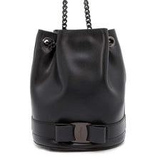 将图像加载到图库查看器中，Ferragamo Vara Drawstring Bag ChainShoulder Bag Black EZ-21 H491 Leather
