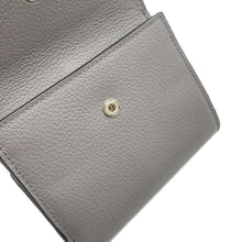 将图像加载到图库查看器中，Chloe Alphabet Trifold Wallet Gray CHC21WP945F57053 Leather
