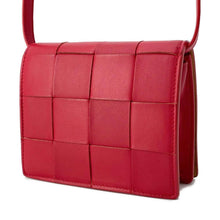 将图像加载到图库查看器中，Bottega Veneta Maxi INTRECCIATO Cassette Shoulder Bag Red 574051 Leather
