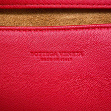 将图像加载到图库查看器中，Bottega Veneta Maxi INTRECCIATO Cassette Shoulder Bag Red 574051 Leather
