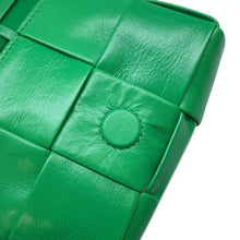 将图像加载到图库查看器中，Bottega Veneta Candy Cassette Shoulder Bag Green 667048 Leather
