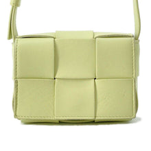 将图像加载到图库查看器中，Bottega Veneta Candy Cassette Shoulder Bag Light Yellow 666688 Lambskin
