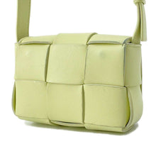 将图像加载到图库查看器中，Bottega Veneta Candy Cassette Shoulder Bag Light Yellow 666688 Lambskin
