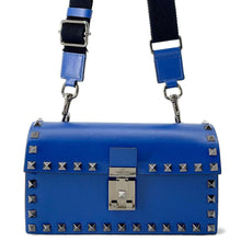 将图像加载到图库查看器中，Valentino Garavani Studded Shoulder Bag Blue Leather
