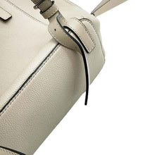 将图像加载到图库查看器中，LOEWE Goya Backpack Beige Leather
