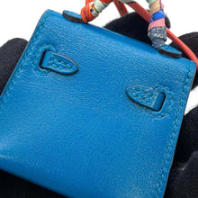 将图像加载到图库查看器中，HERMES Kelly Twilly Bag Charm Blue Thalassa Tadelakt Leather
