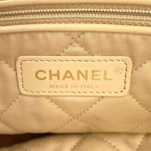 将图像加载到图库查看器中，CHANEL CHANEL 22 Matelasse White AS3260 Shiny Calf Leather Size Small
