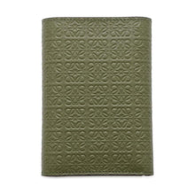 将图像加载到图库查看器中，LOEWE Repeat Anagram Vertical Wallet Green C499S97X05 Leather
