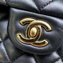 Load image into Gallery viewer, CHANEL Matelasse ChainShoulder Bag Black A01112 Lambskin Size 25
