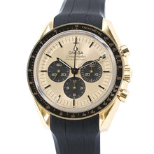 将图像加载到图库查看器中，OMEGA Speedmaster Moonwatch Professional W42mm 18K Moonshine Gold Rubber Gold Dial 310.62.42.50.99.001
