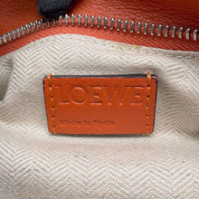 将图像加载到图库查看器中，LOEWE Puzzle bag Orange Leather Size Small
