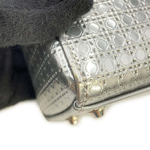 将图像加载到图库查看器中，Dior Microcannage Lady Dior Silver Patent Leather Size Mini
