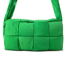 将图像加载到图库查看器中，Bottega Veneta Paddet Tech Cassette Shoulder Bag Green 628951 Nylon
