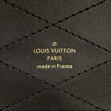 将图像加载到图库查看器中，LOUIS VUITTON Camera box Noir M11131 Monogram Empreinte Leather
