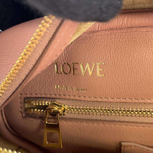 将图像加载到图库查看器中，LOEWE Amazonas Pink A039N08X01 Leather Size 28
