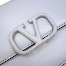 将图像加载到图库查看器中，Valentino Garavani V sling Shoulder Bag White Leather
