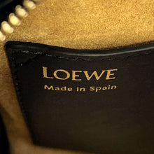 将图像加载到图库查看器中，LOEWE Amazona Square Black A039N21X01 Leather Size 16
