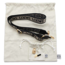 将图像加载到图库查看器中，LOEWE Amazona Square Black A039N21X01 Leather Size 16
