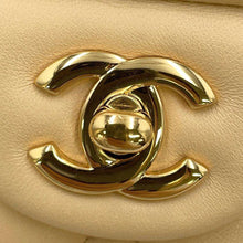 将图像加载到图库查看器中，CHANEL Matelasse W flap ChainShoulder Beige A01112 Lambskin Size 25
