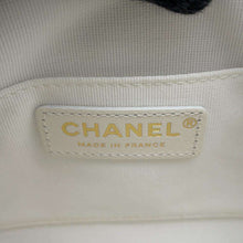 将图像加载到图库查看器中，CHANEL Small Camera Bag White AS2923 Leather
