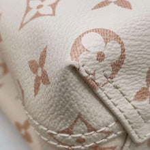 Load image into Gallery viewer, LOUIS VUITTON Atlantis Beige M24408 Monogram・Dune Size BB
