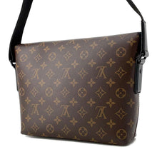 将图像加载到图库查看器中，LOUIS VUITTON Magnetic messenger BlackM45557 Monogram Macassar Canvas
