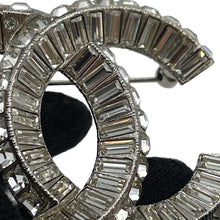 将图像加载到图库查看器中，CHANEL CC Logo RhinestoneBrooch Silver A63085 Metal
