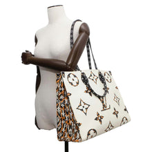 Load image into Gallery viewer, LOUIS VUITTON Onthego IvoireM44675 Monogram / Jungle Size GM
