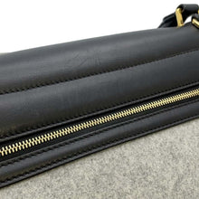 将图像加载到图库查看器中，CELINE Trapeze Gray/Black Felt Leather
