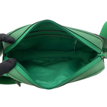 将图像加载到图库查看器中，GUCCI GG rubber effect belt bag Green 771422 GG Rubber
