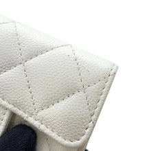 将图像加载到图库查看器中，CHANEL Matelasse Classic Small Flap Wallet White AP0230 Caviar Leather
