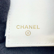 将图像加载到图库查看器中，CHANEL Matelasse Classic Small Flap Wallet White AP0230 Caviar Leather
