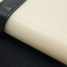 将图像加载到图库查看器中，GUCCI Jackie1961 Chain Wallet White/Black 652681 Leather
