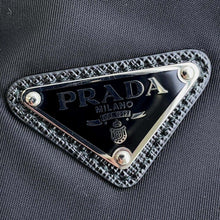 将图像加载到图库查看器中，PRADA Triangle Shoulder Bag Black 1BH190 Nylon
