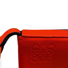 将图像加载到图库查看器中，LOEWE Heel Pouch Mini Pochette Orange Leather
